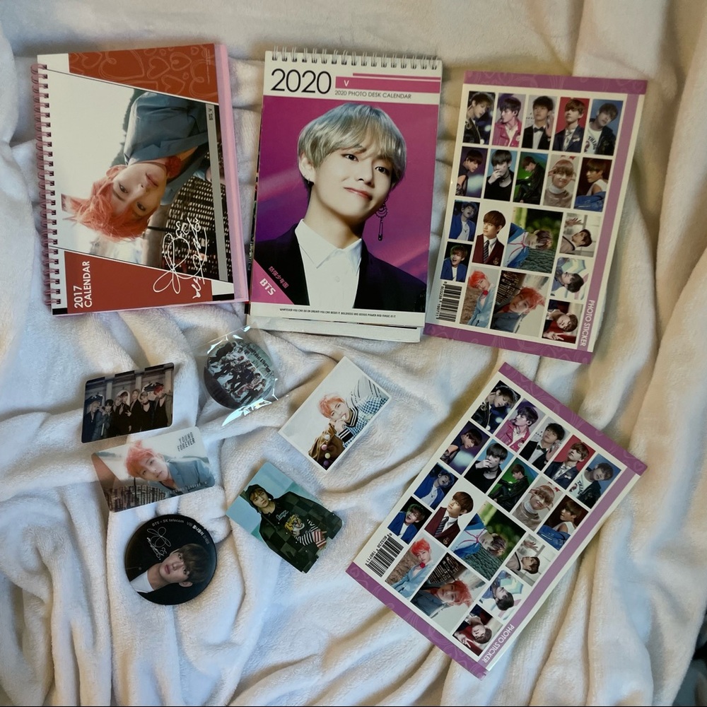 bts v photocards + calendars